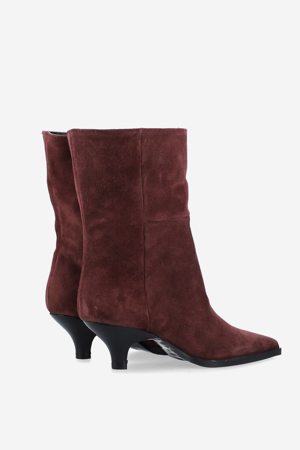 Pointed-toe suede boots