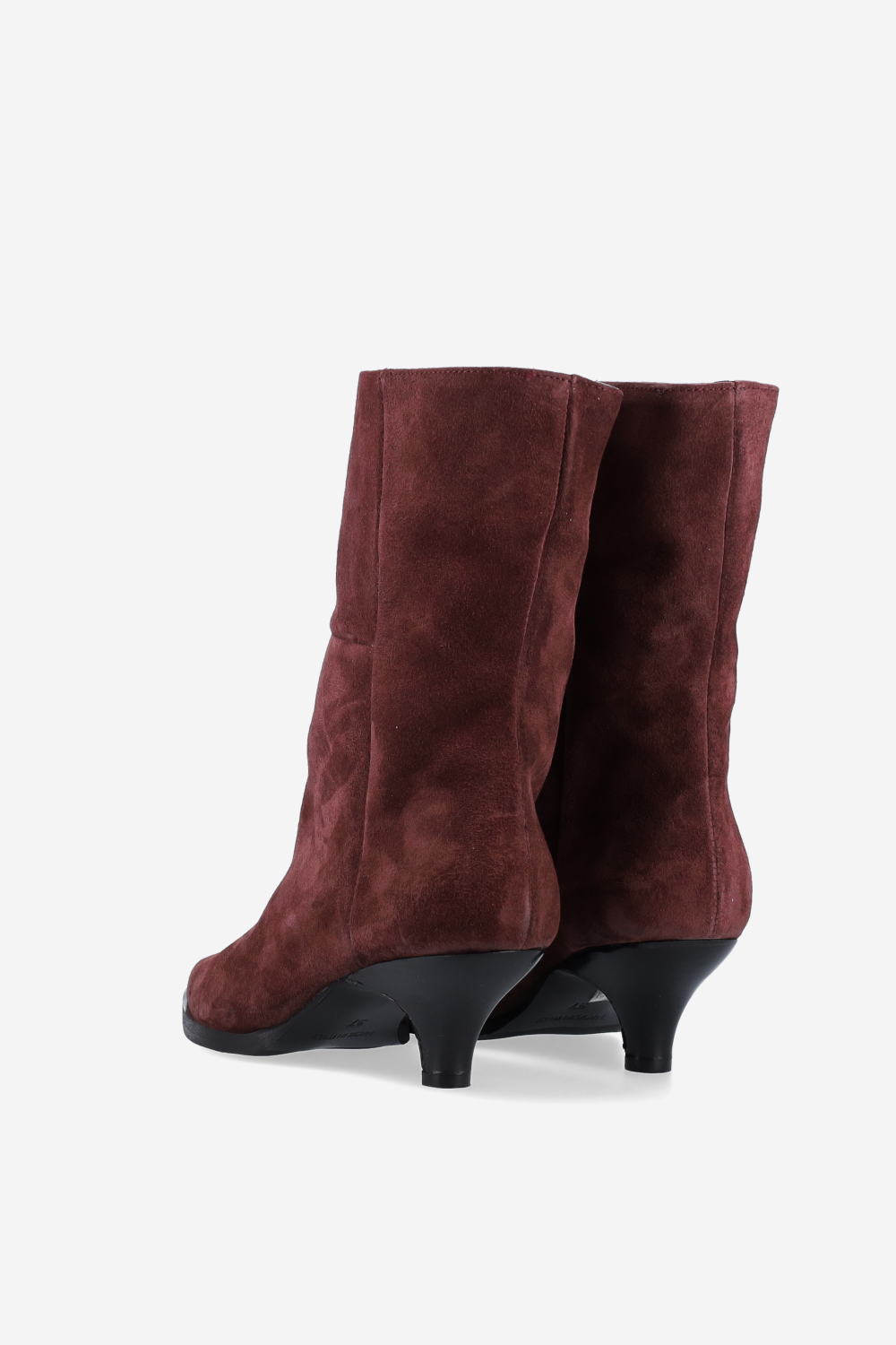 Pointed-toe suede boots