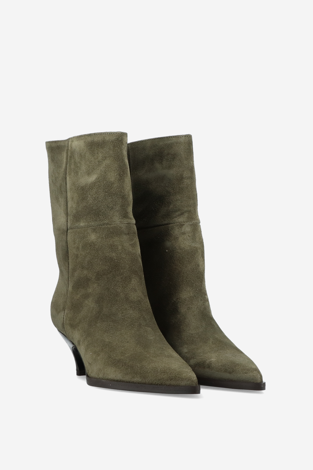Pointed-toe suede boots