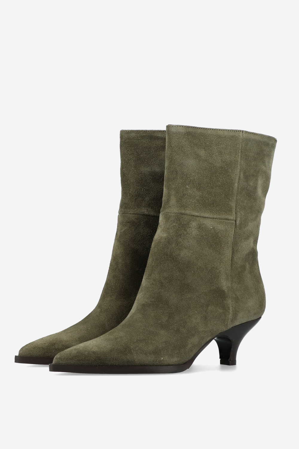 Pointed-toe suede boots