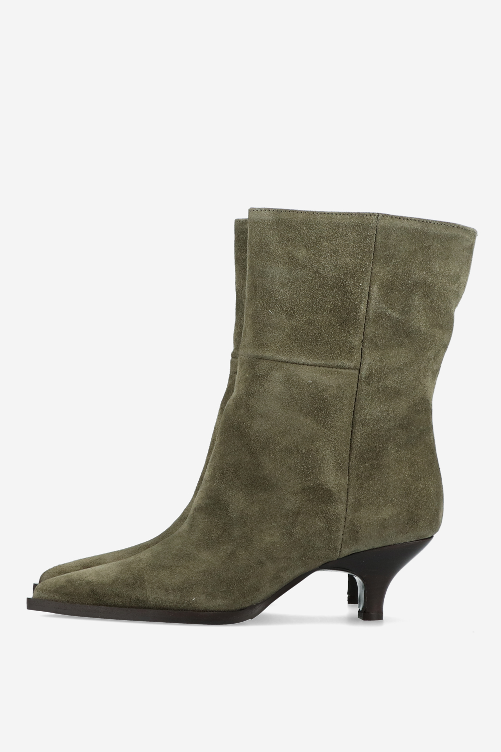 Pointed-toe suede boots