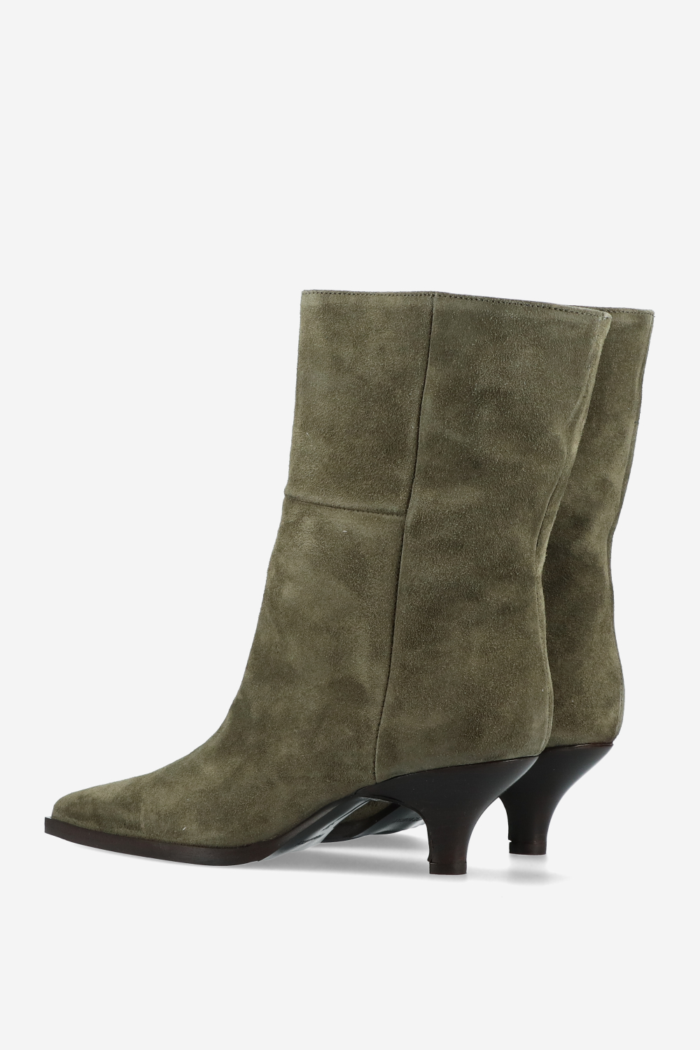 Pointed-toe suede boots