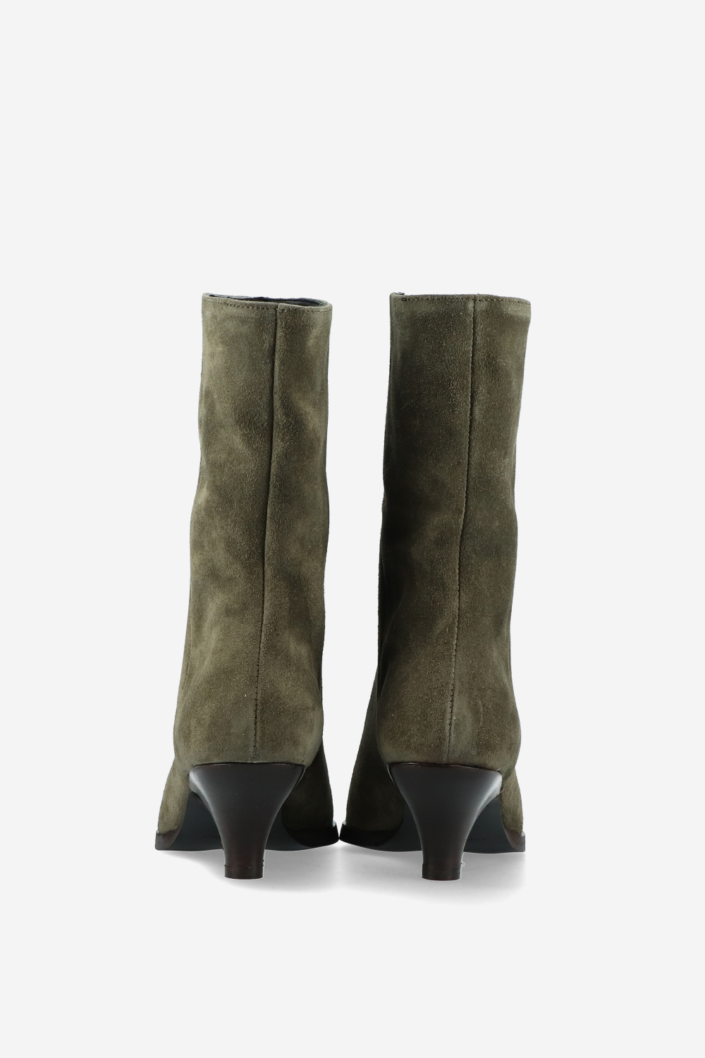 Pointed-toe suede boots