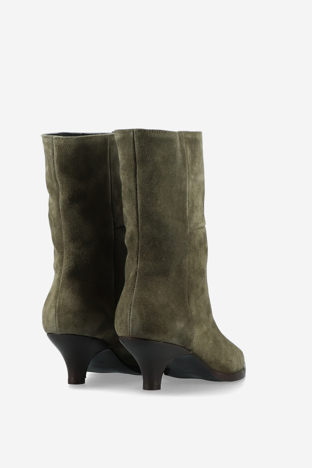 Pointed-toe suede boots