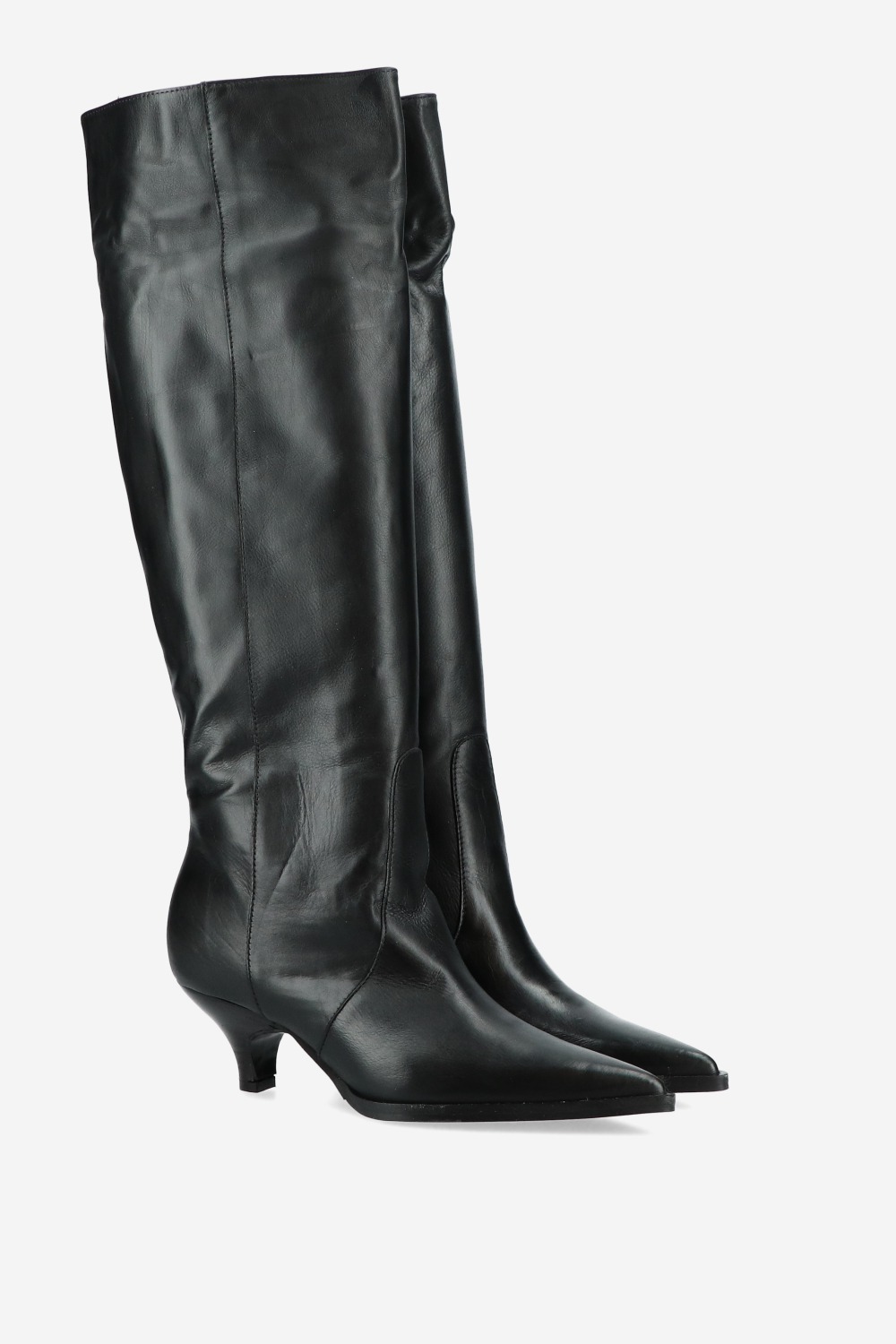 Pointed-toe knee-high leather boots