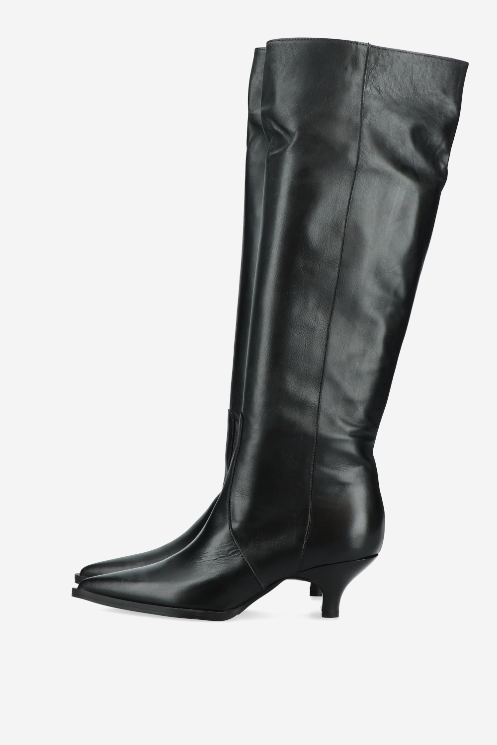 Pointed-toe knee-high leather boots