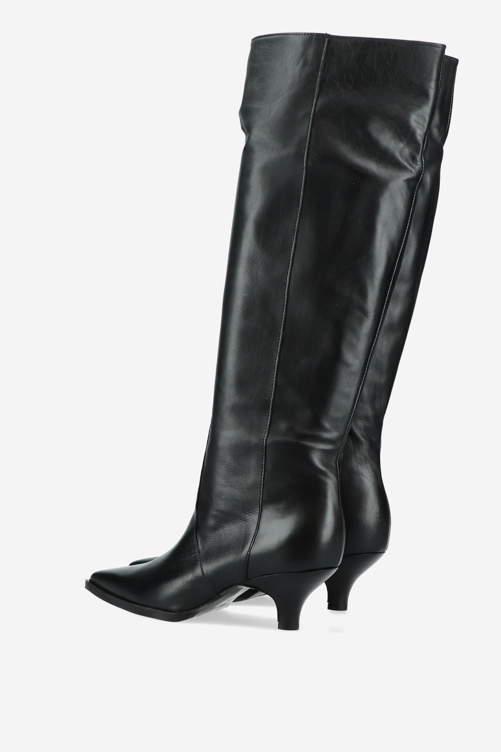 Pointed-toe knee-high leather boots