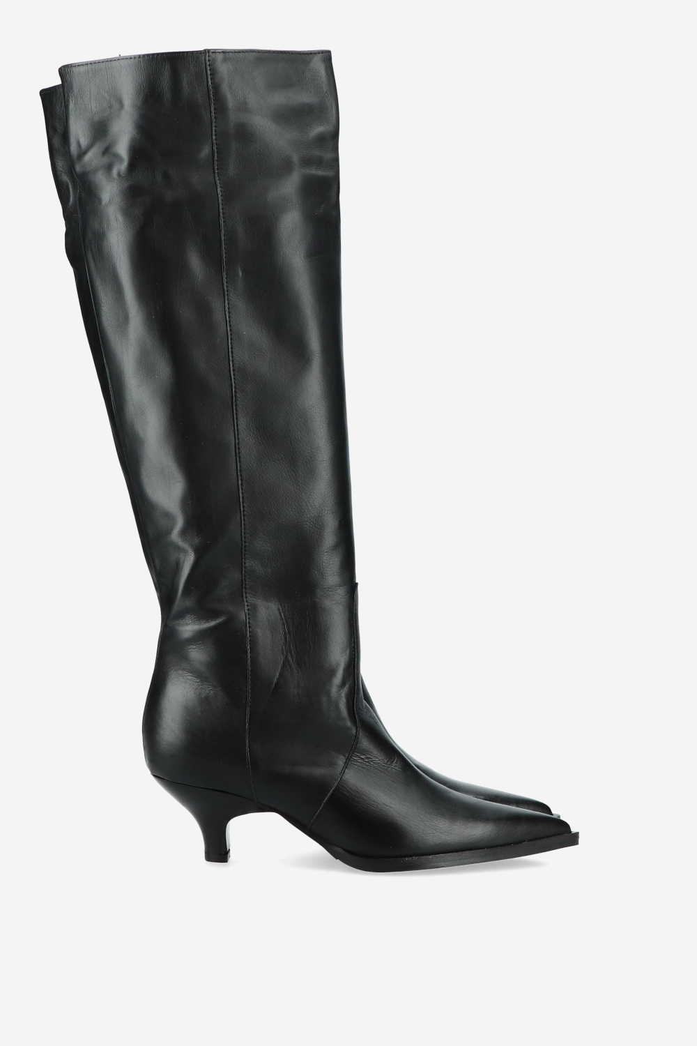 Pointed-toe knee-high leather boots