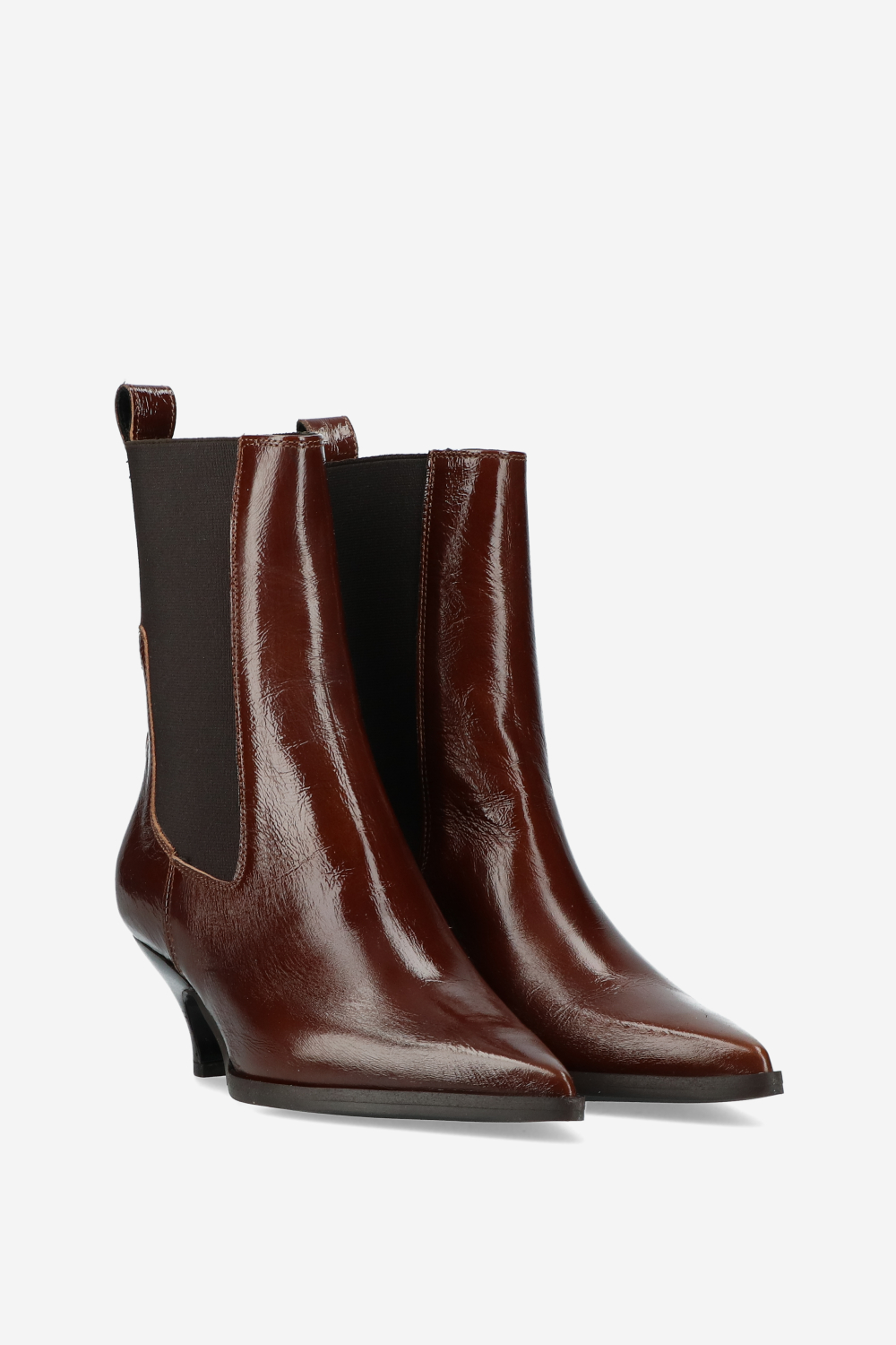 Pointed-toe patent leather boots