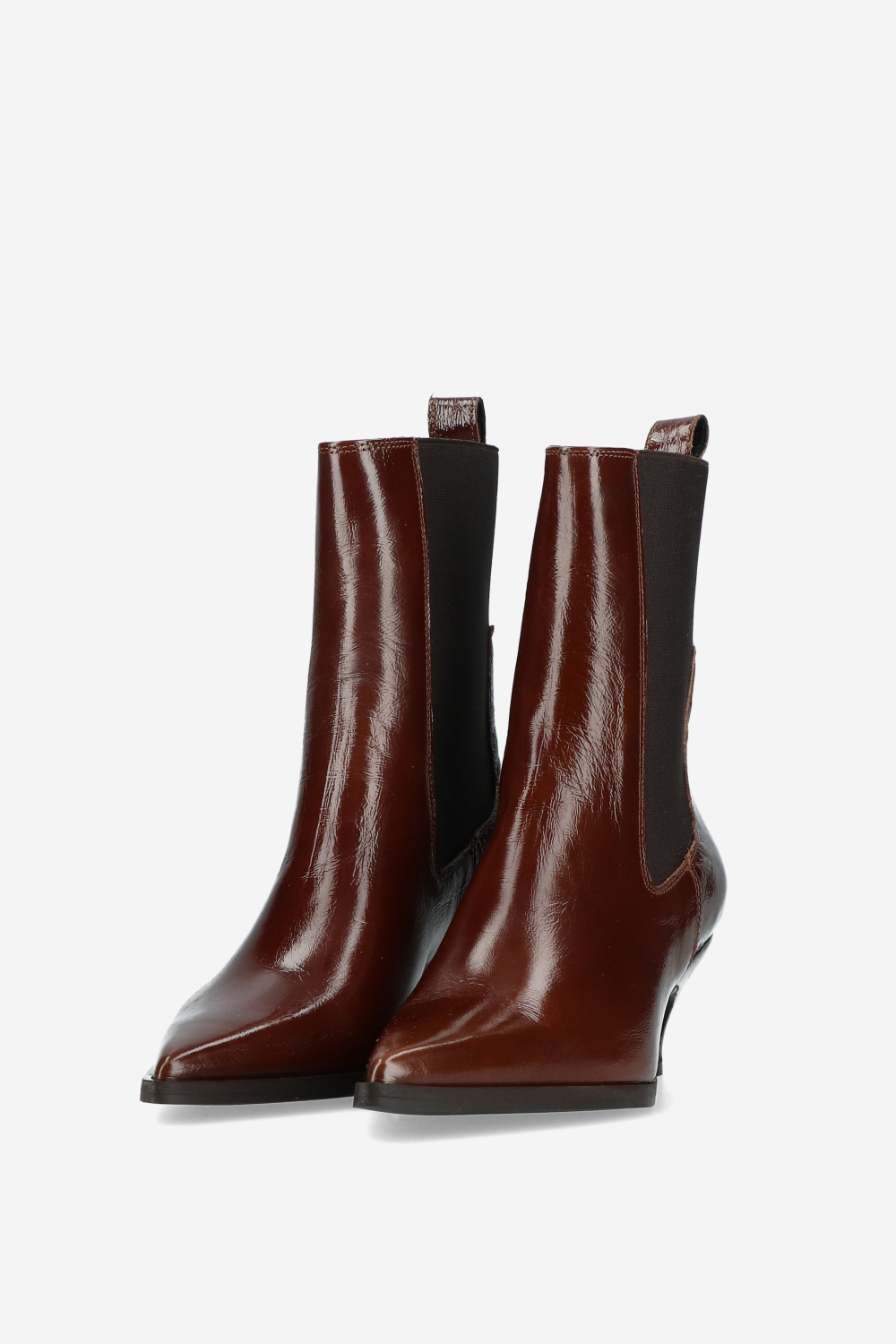 Pointed-toe patent leather boots