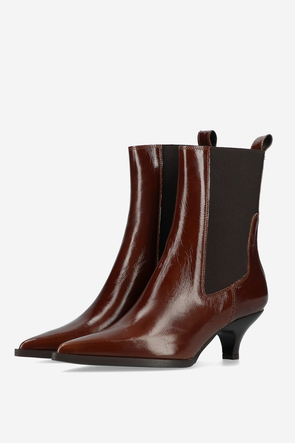 Pointed-toe patent leather boots