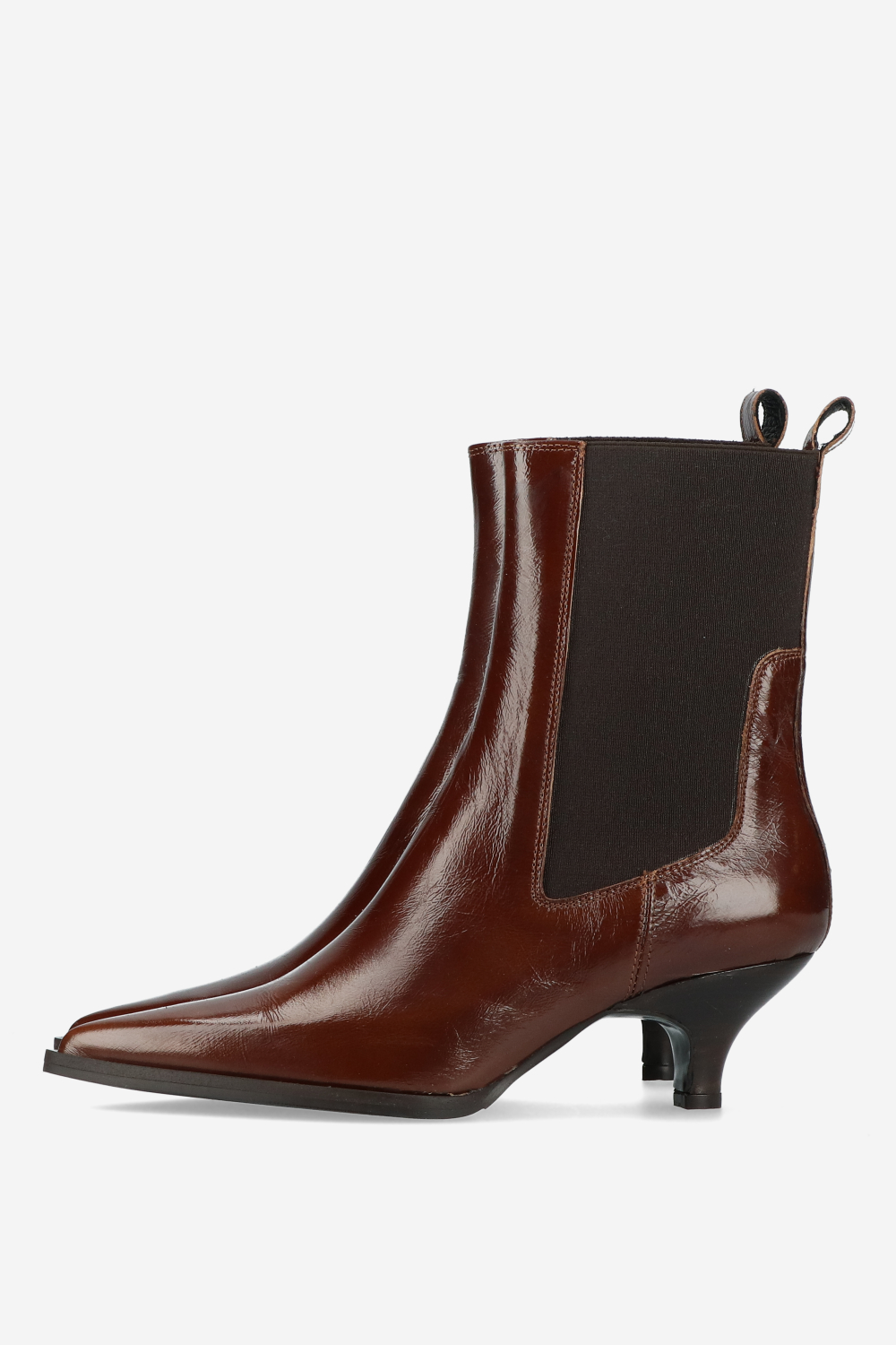 Pointed-toe patent leather boots