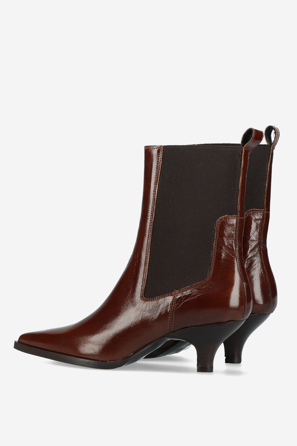 Pointed-toe patent leather boots