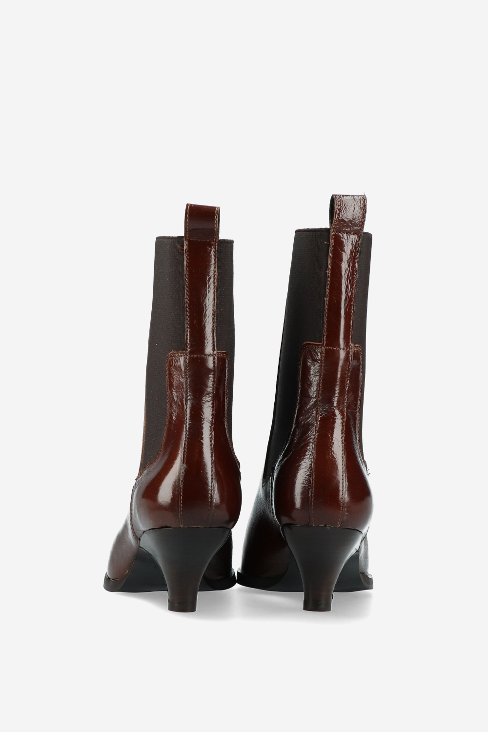 Pointed-toe patent leather boots