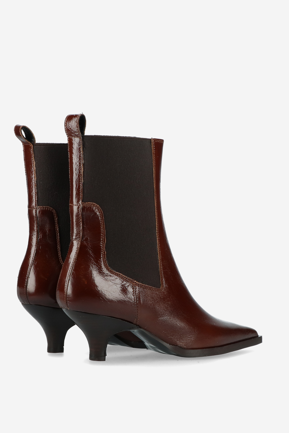 Pointed-toe patent leather boots