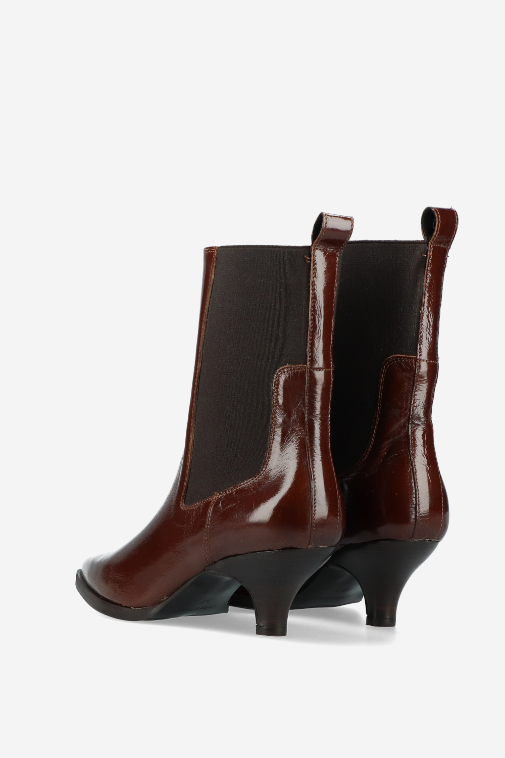 Pointed-toe patent leather boots