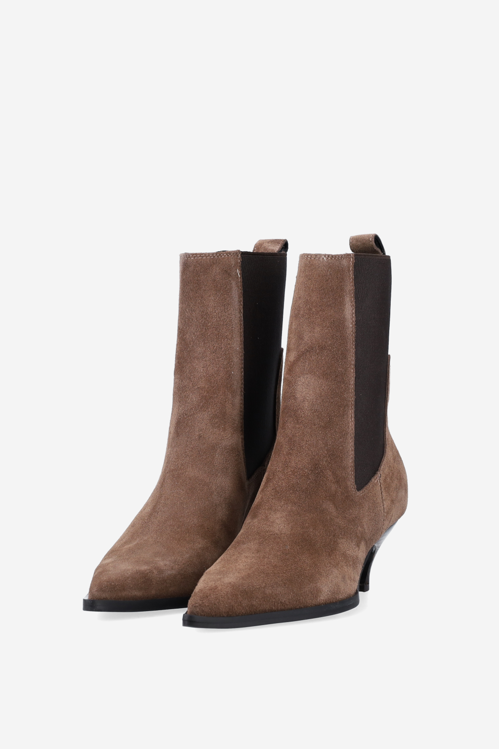 Pointed-toe suede boots
