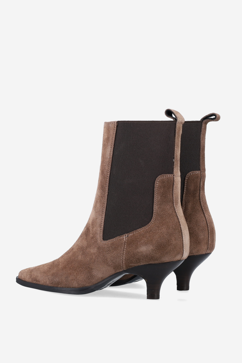Pointed-toe suede boots
