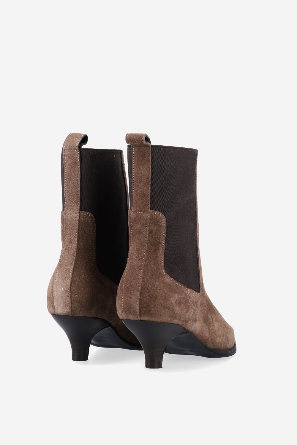 Pointed-toe suede boots