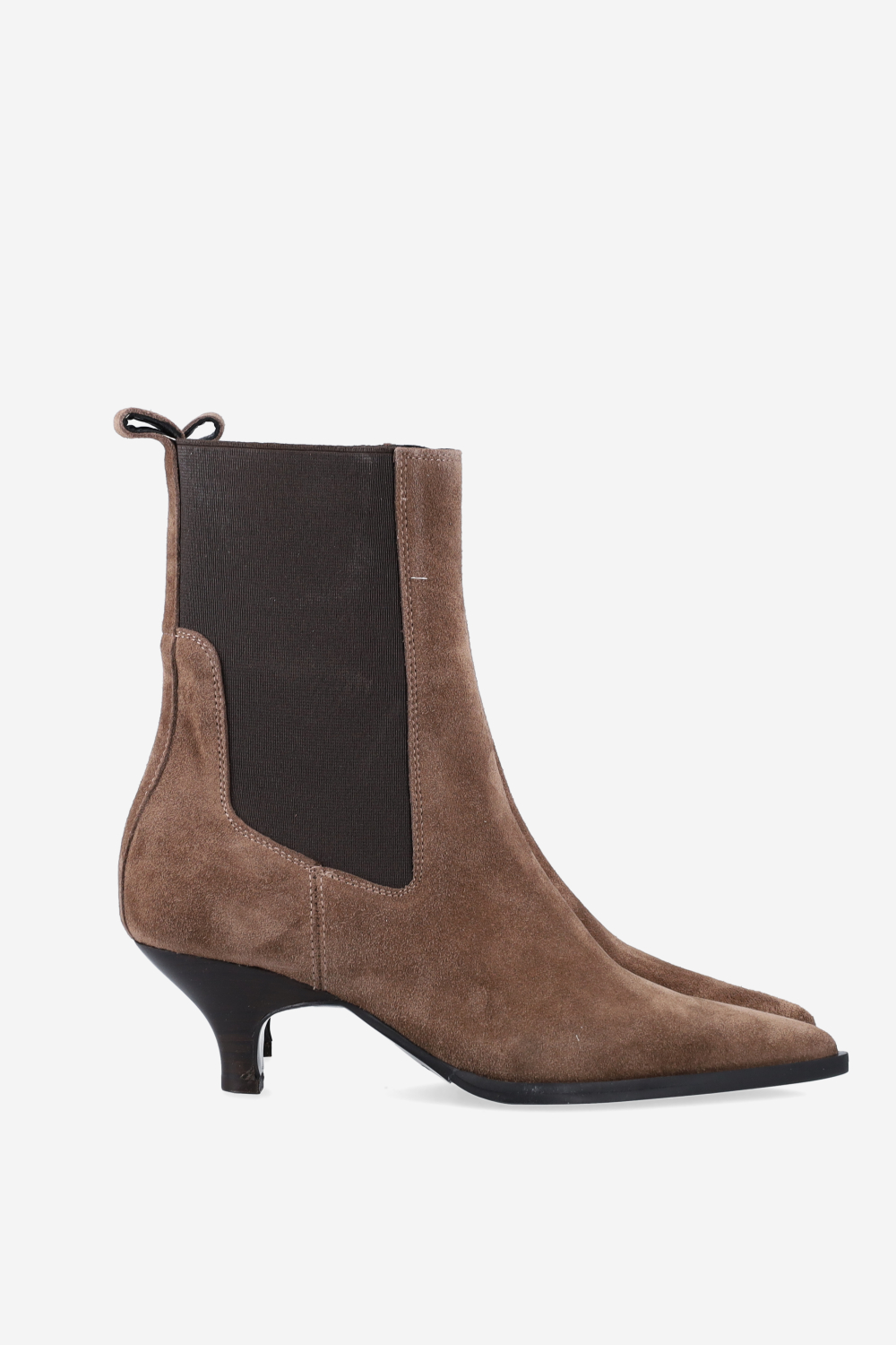 Pointed-toe suede boots