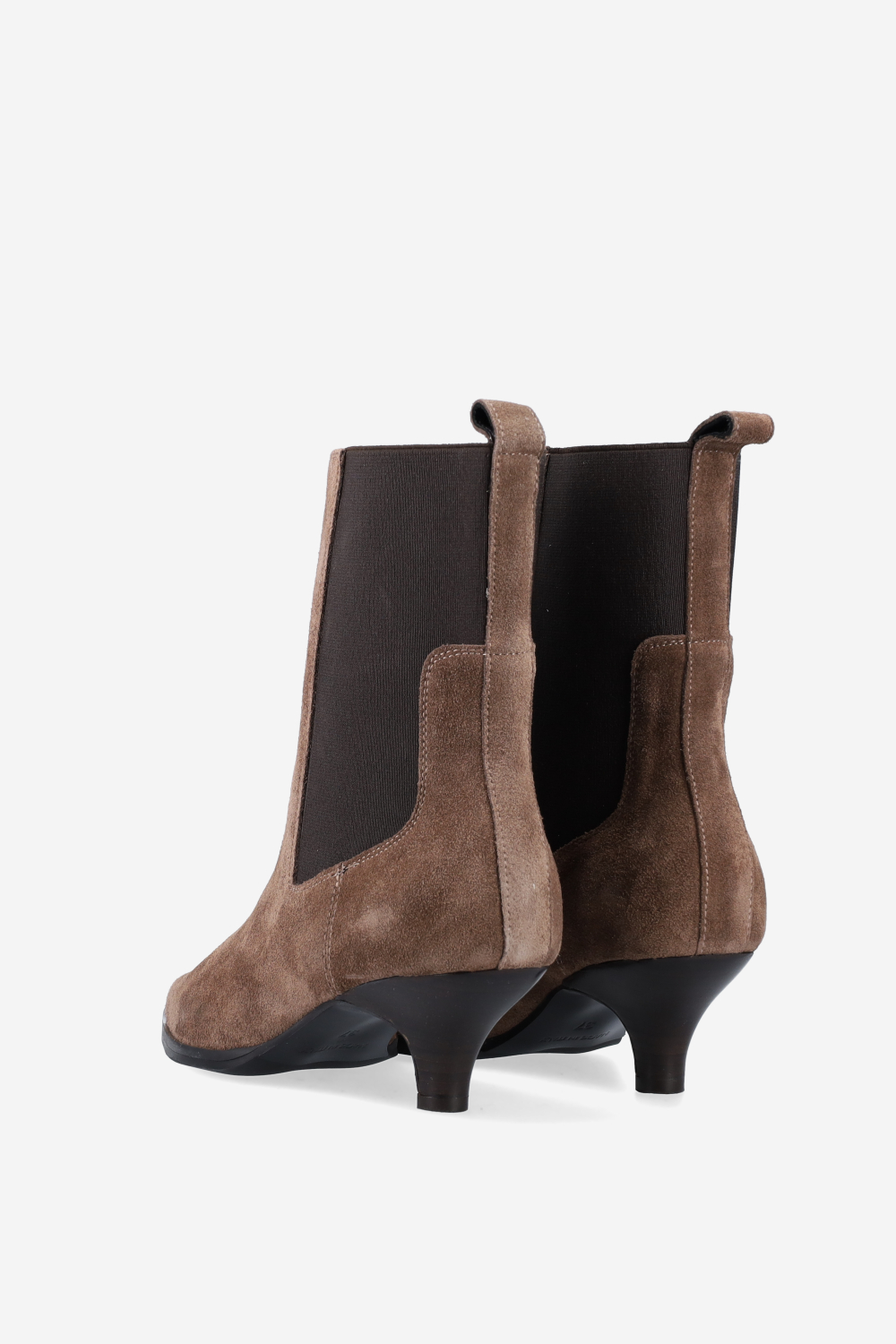 Pointed-toe suede boots