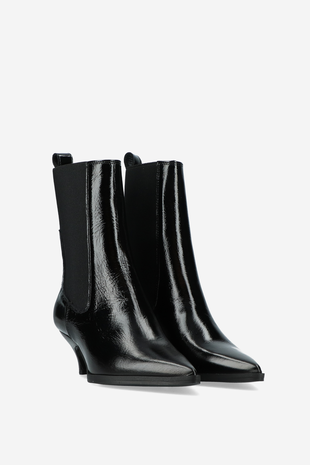 Pointed-toe patent leather boots