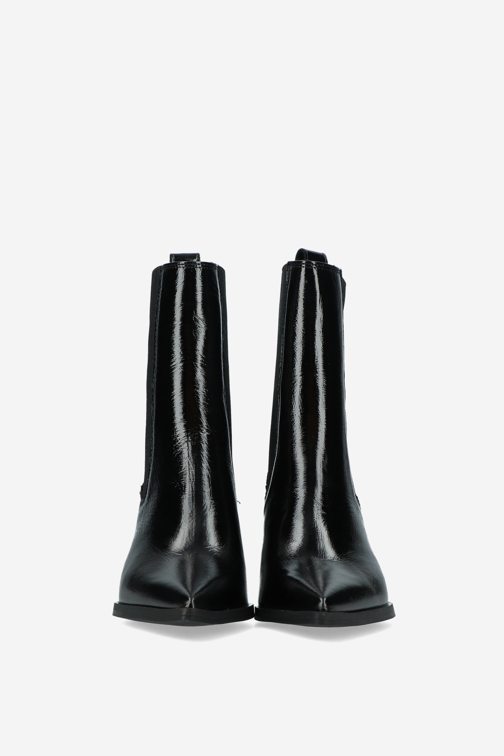 Pointed-toe patent leather boots
