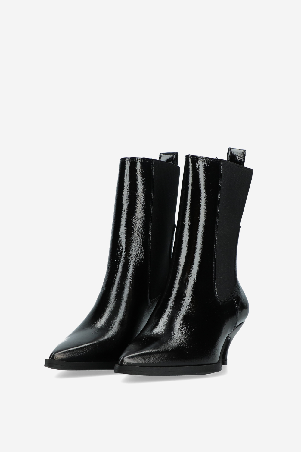 Pointed-toe patent leather boots