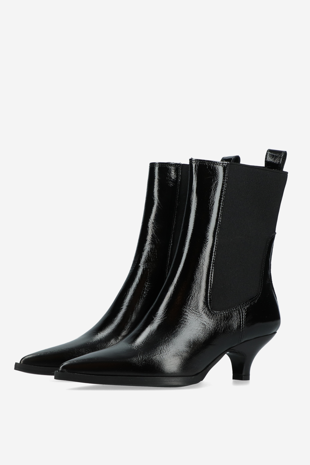 Pointed-toe patent leather boots