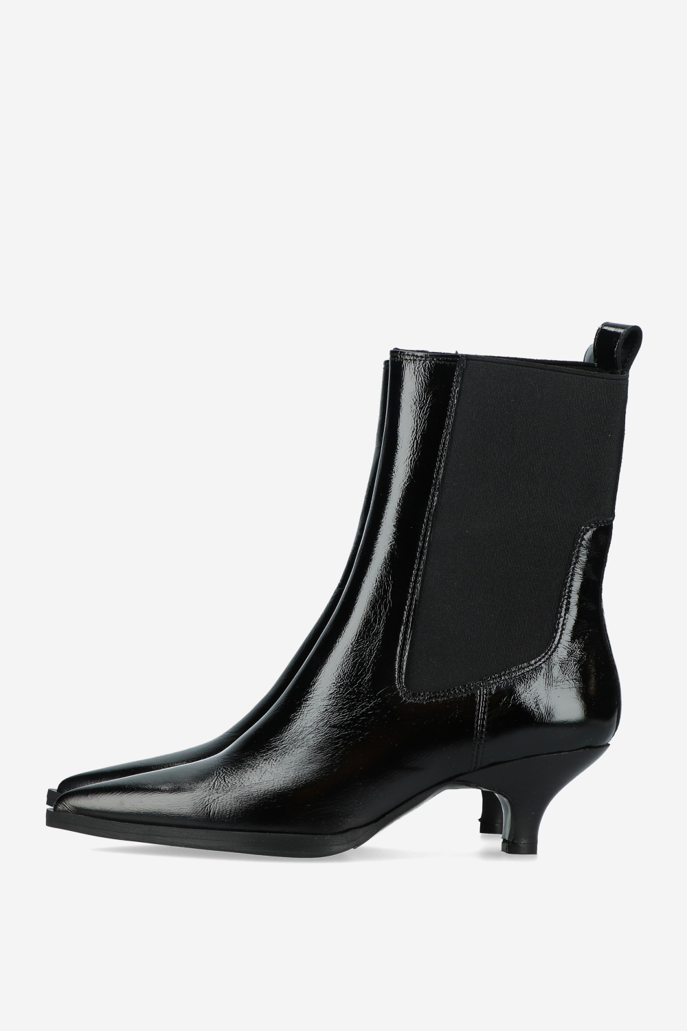 Pointed-toe patent leather boots