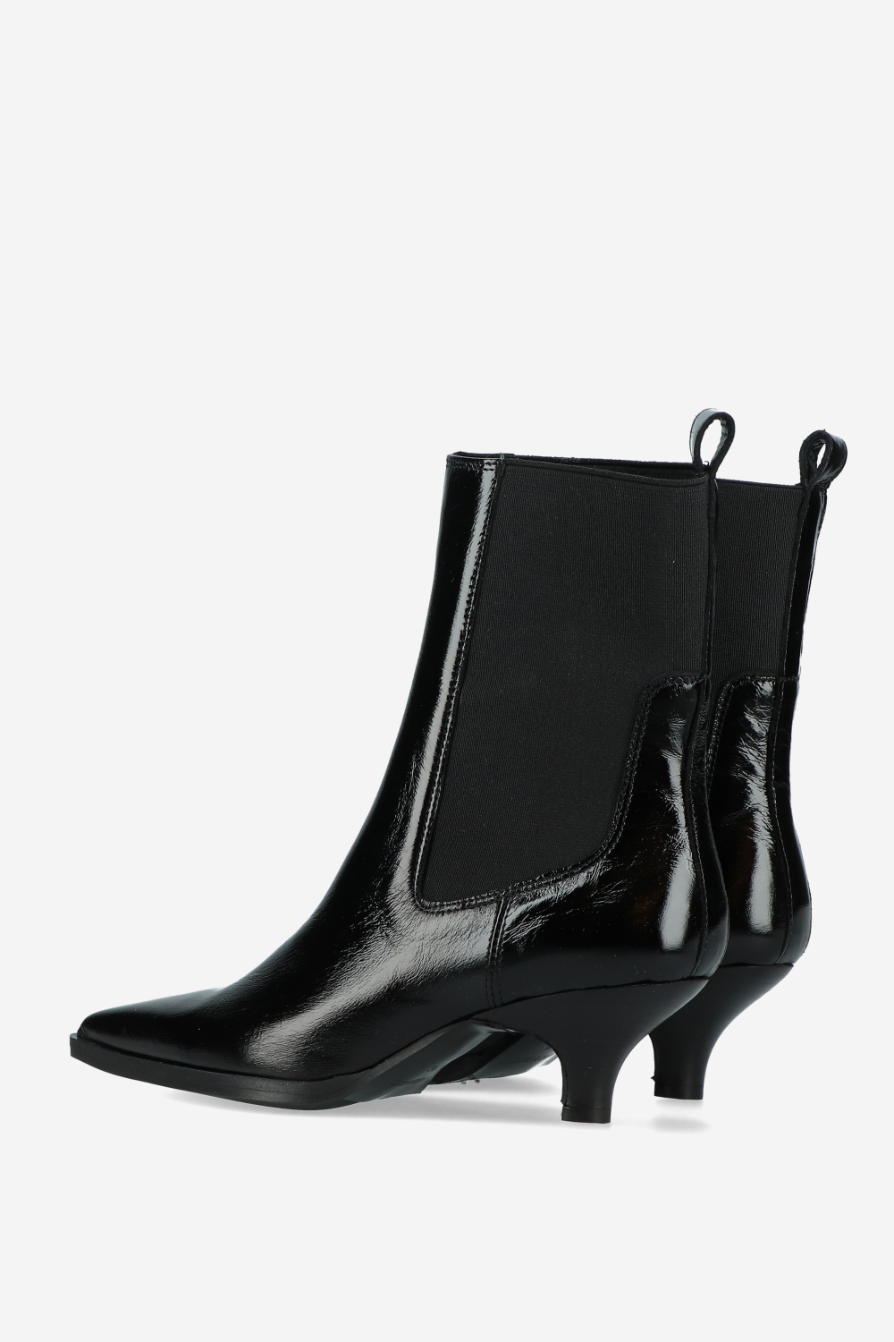 Pointed-toe patent leather boots