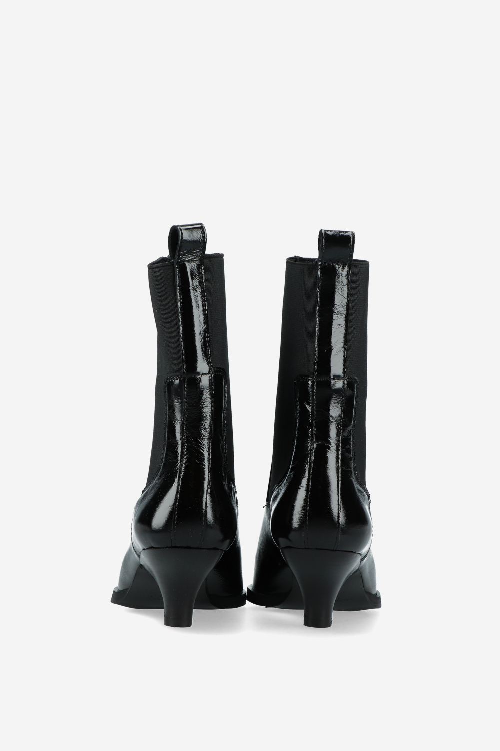 Pointed-toe patent leather boots
