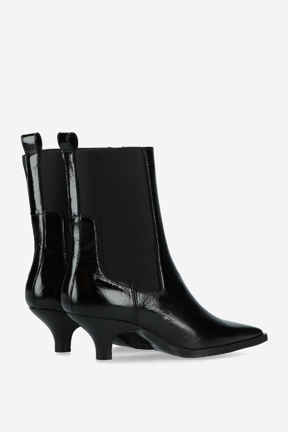 Pointed-toe patent leather boots