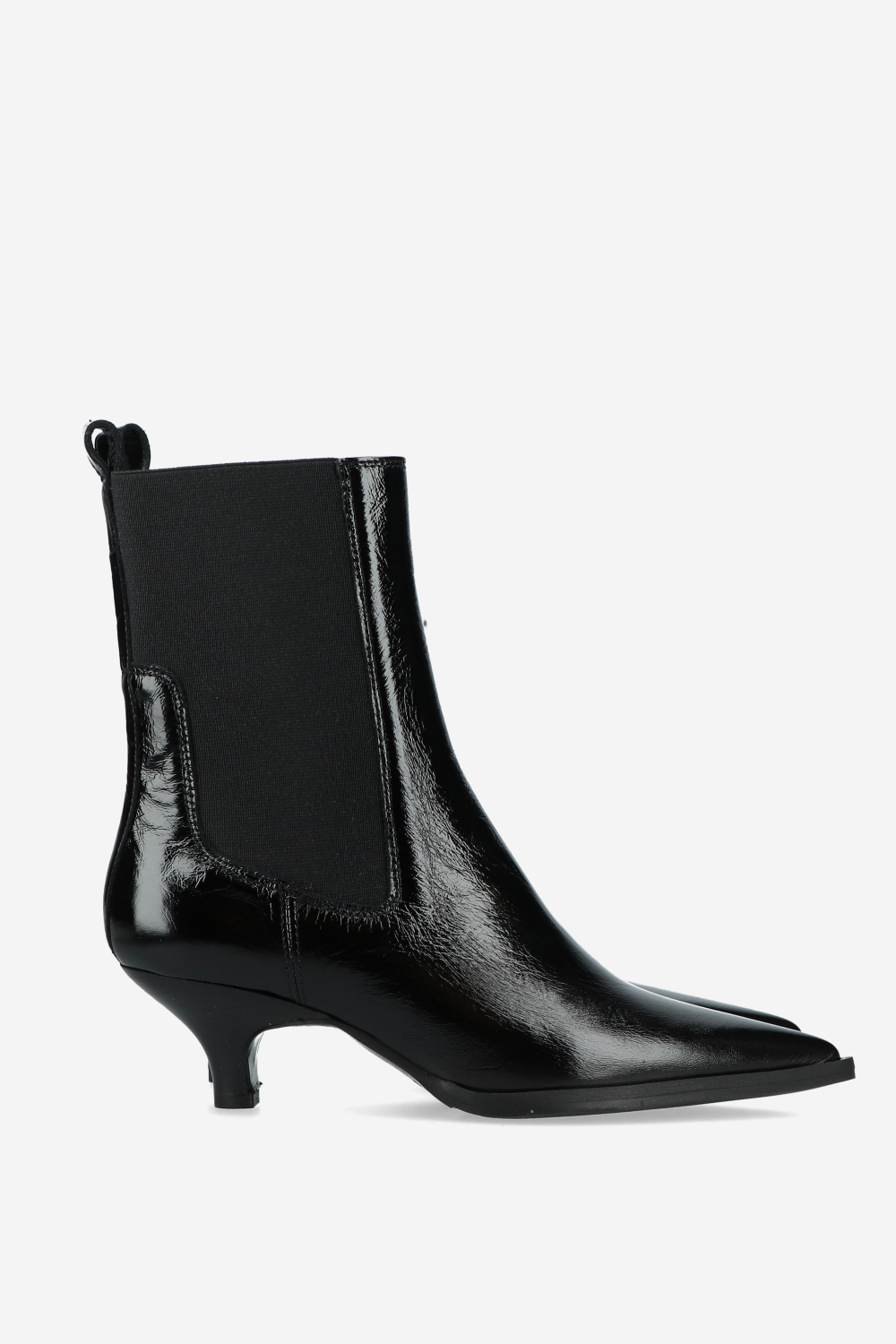 Pointed-toe patent leather boots