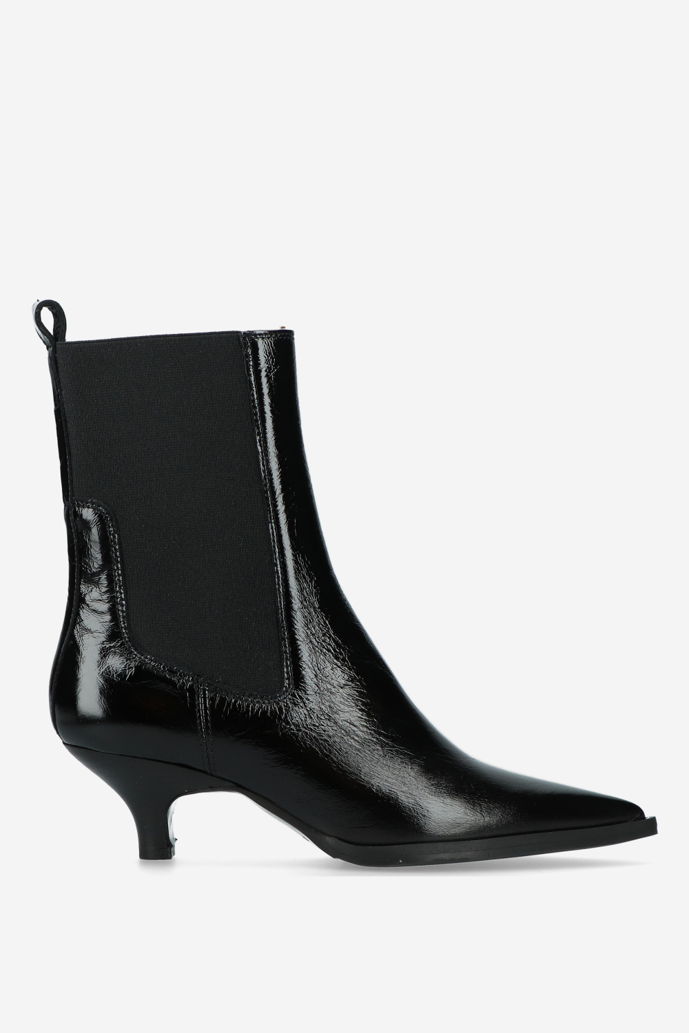 Pointed-toe patent leather boots