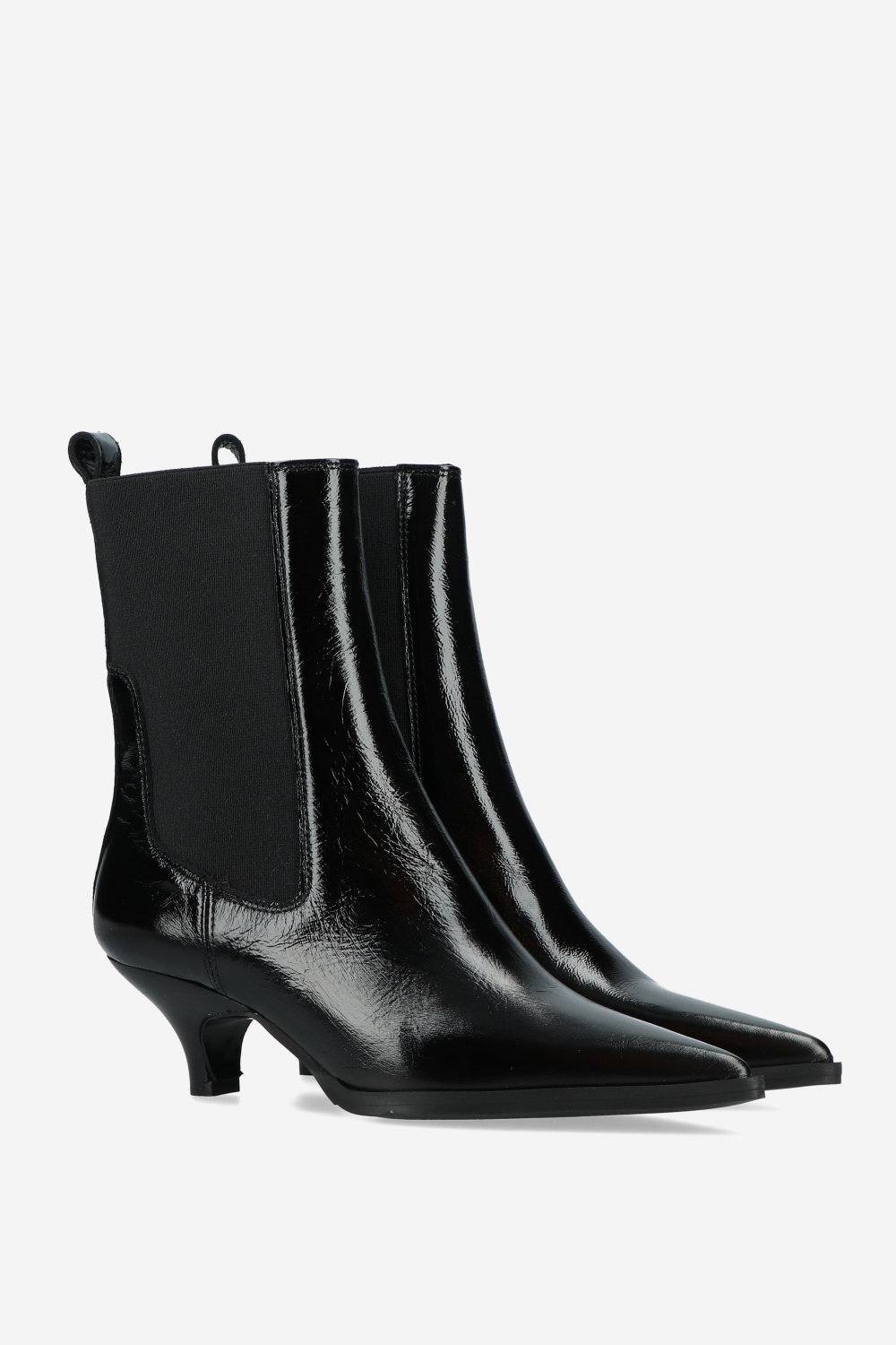 Pointed-toe patent leather boots
