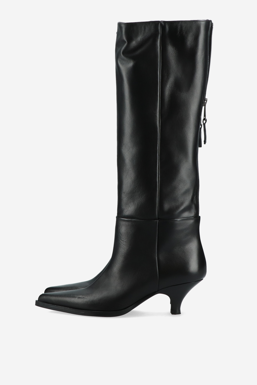 Pointed toe leather boots