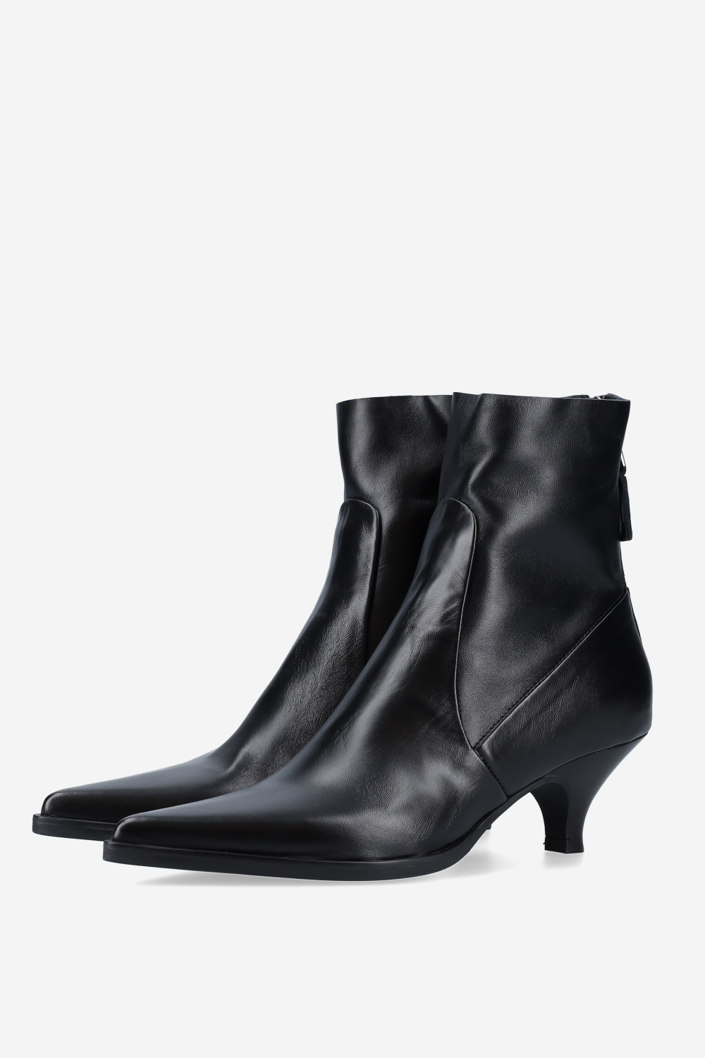 Pointed toe leather boots