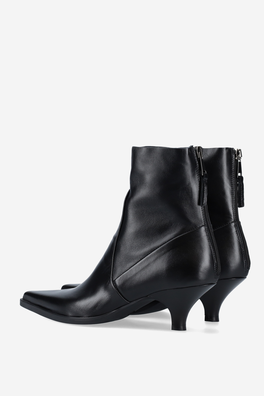 Pointed toe leather boots