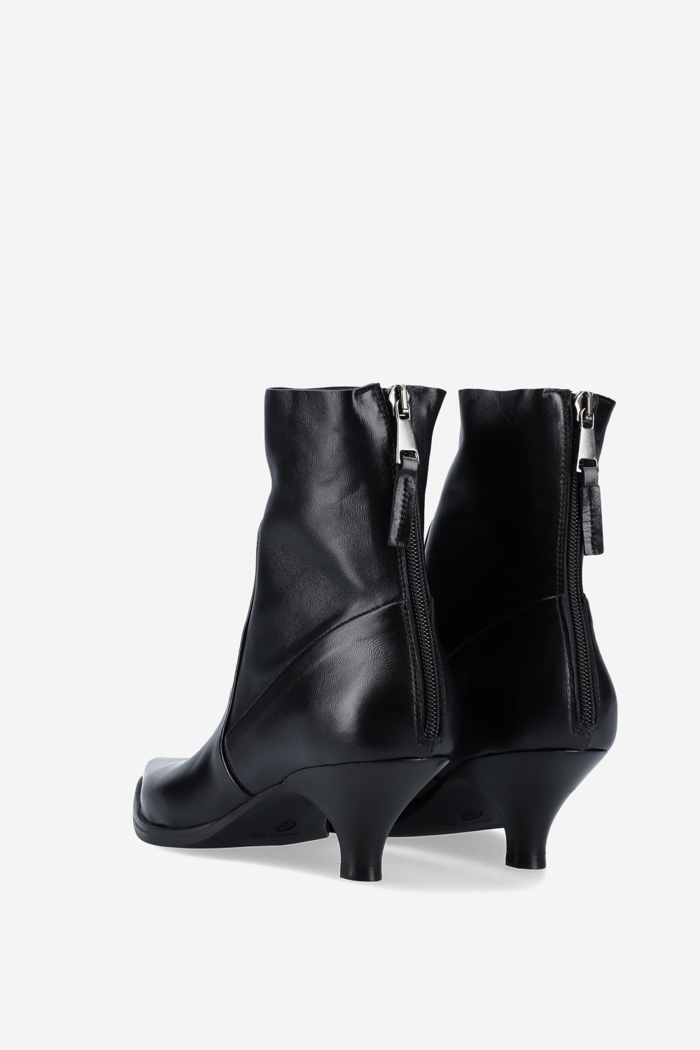 Pointed toe leather boots