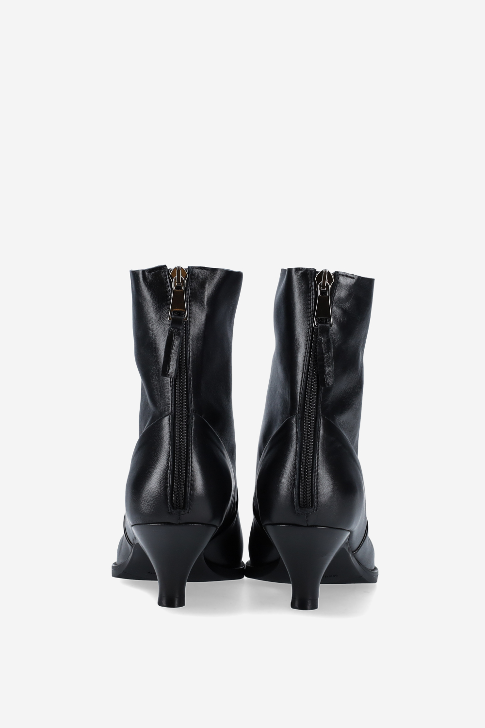 Pointed toe leather boots