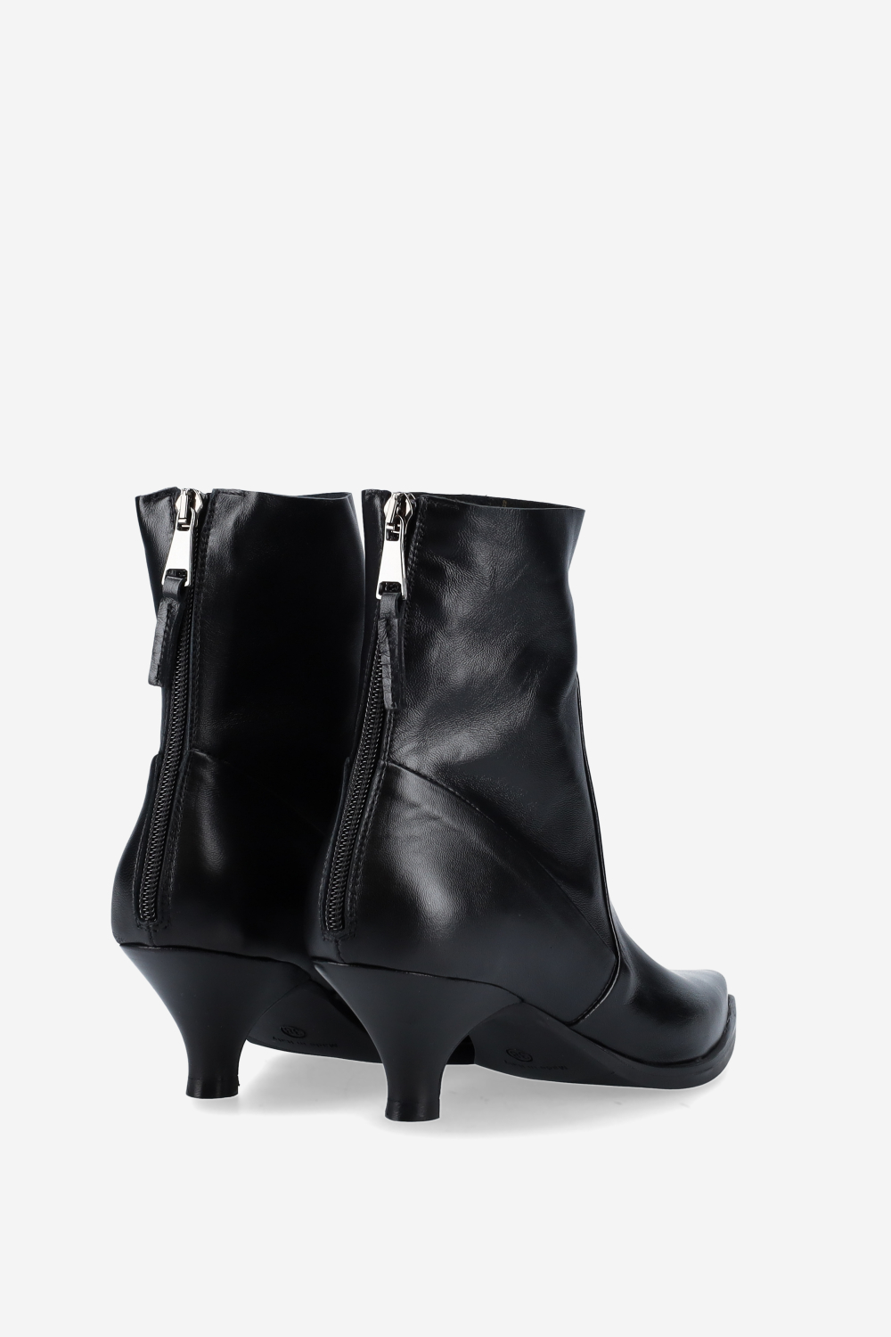 Pointed toe leather boots
