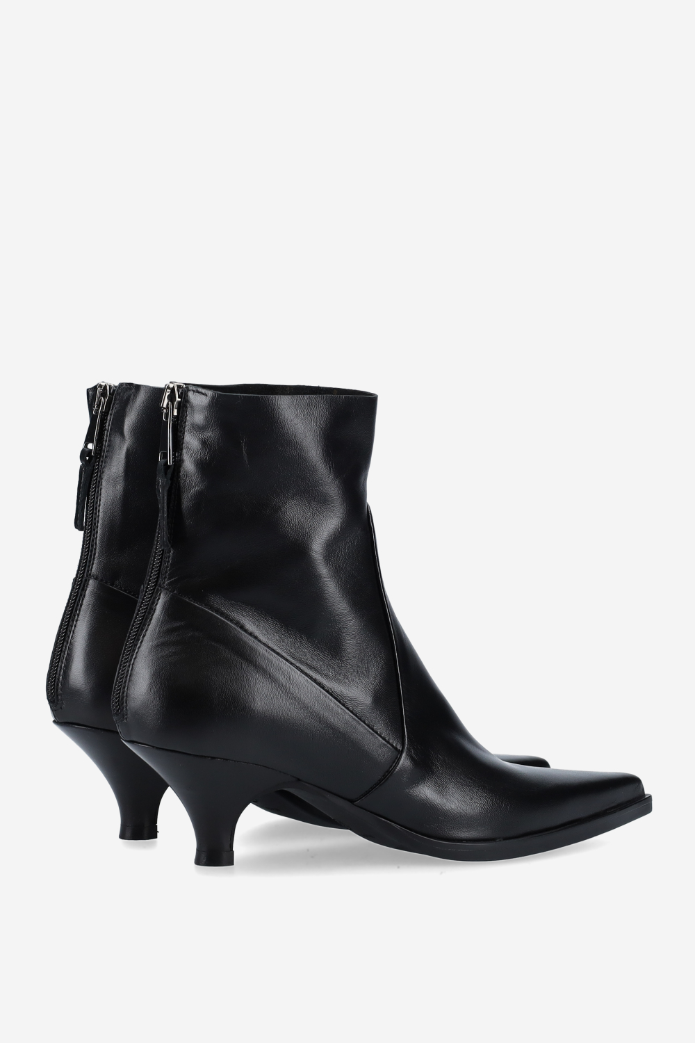 Pointed toe leather boots