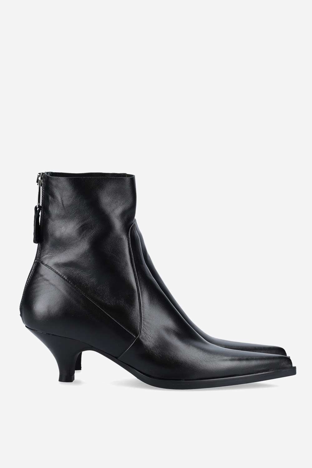 Pointed toe leather boots