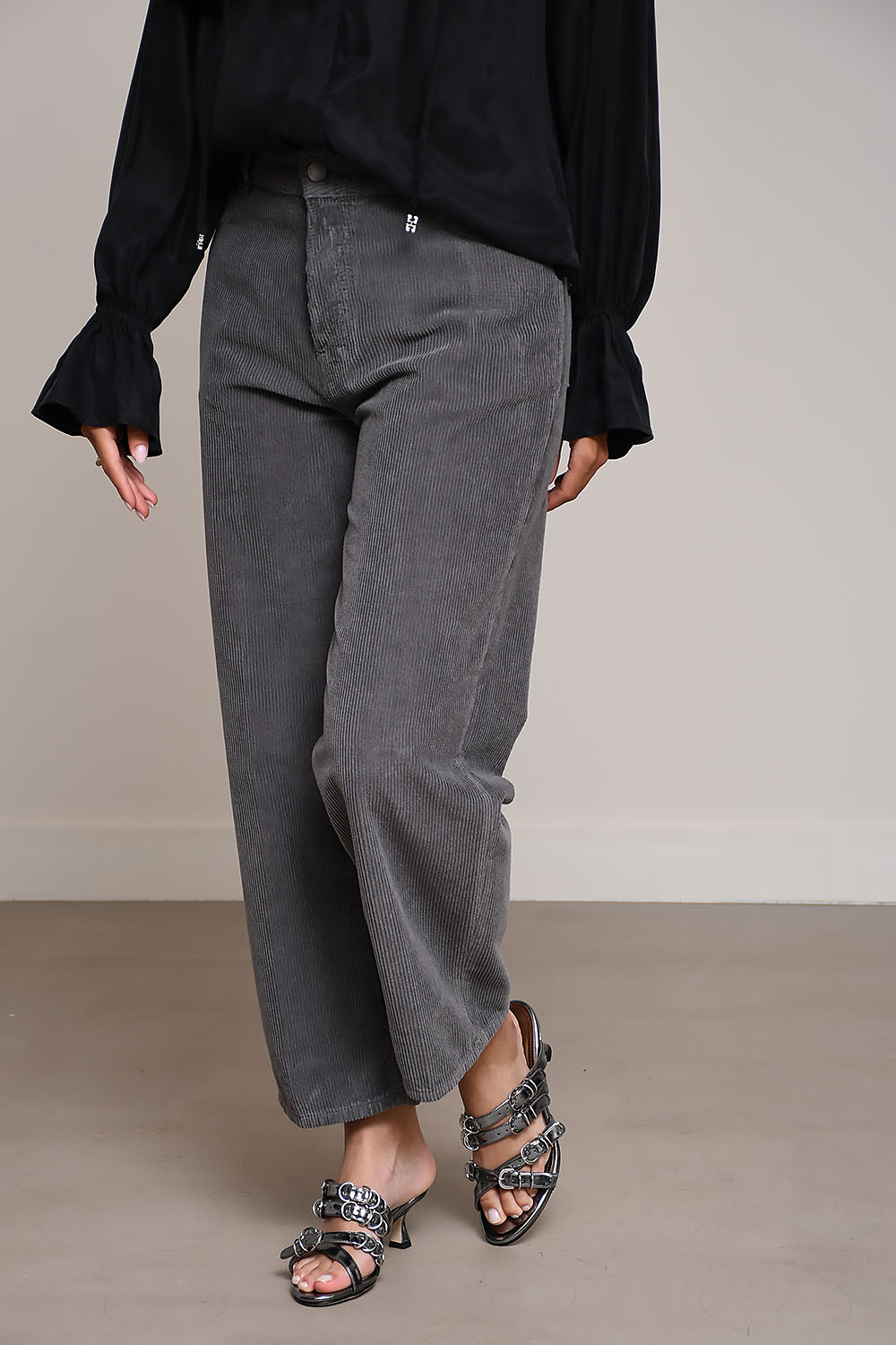 Haikure - Betty velvet straight leg pants
