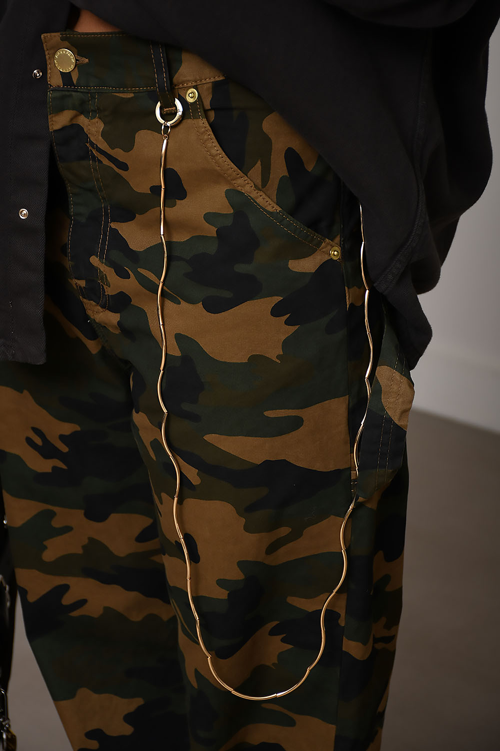 Lisa camouflage print relax fit carpenter jeans