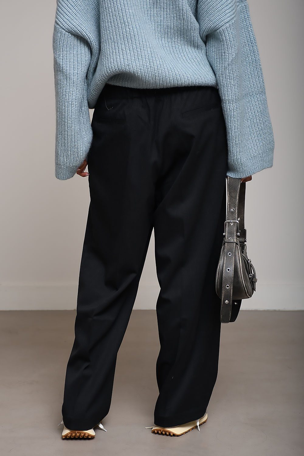 Pleated relaxed pants