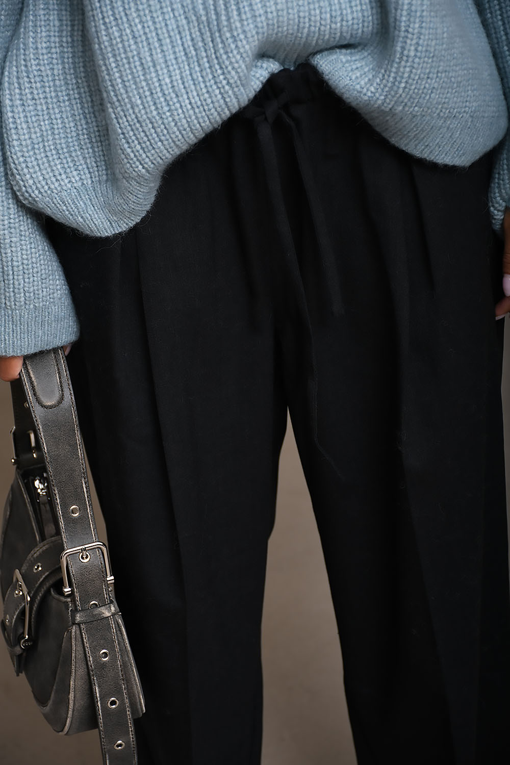 Pleated relaxed pants