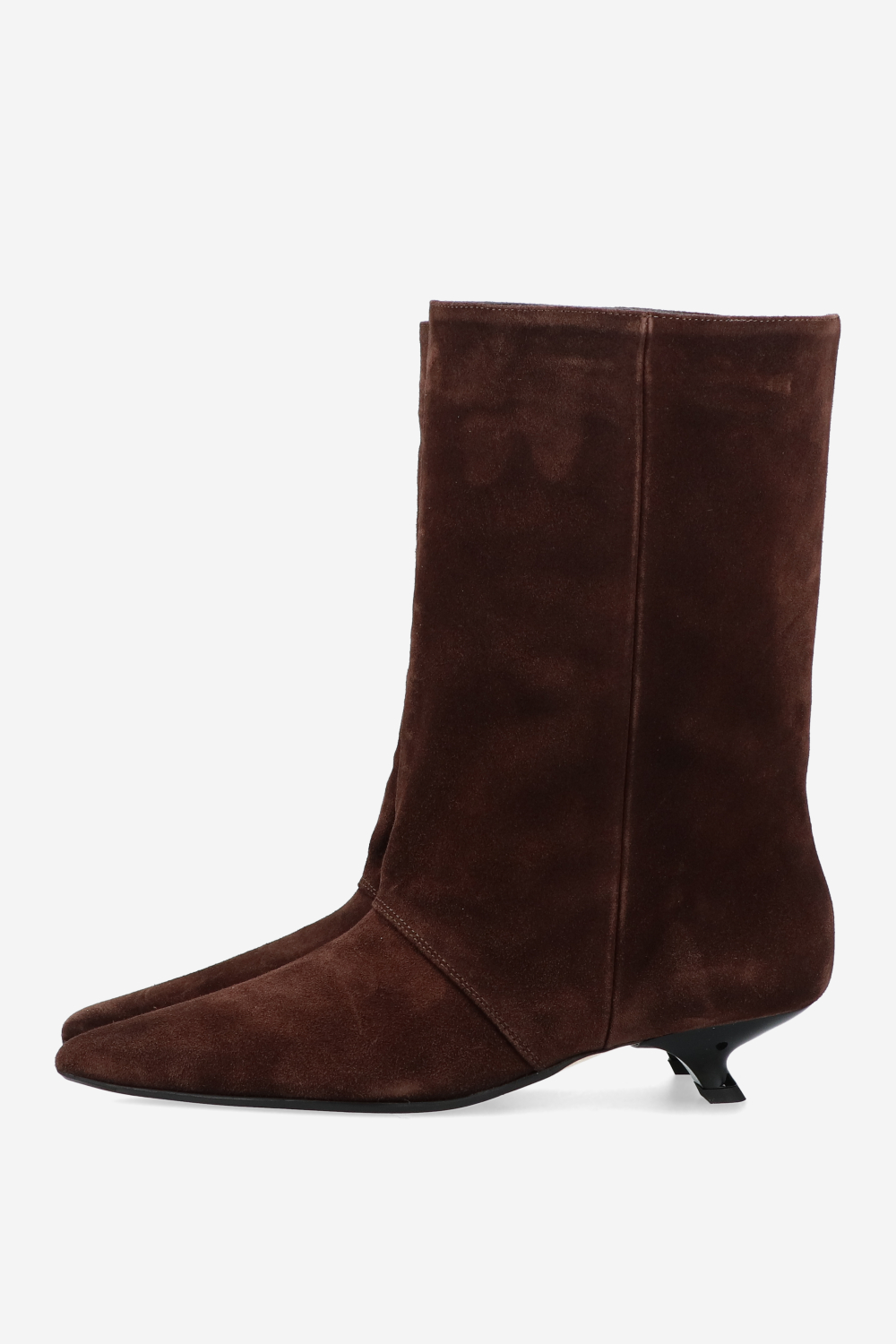 Unforgettable suede boots