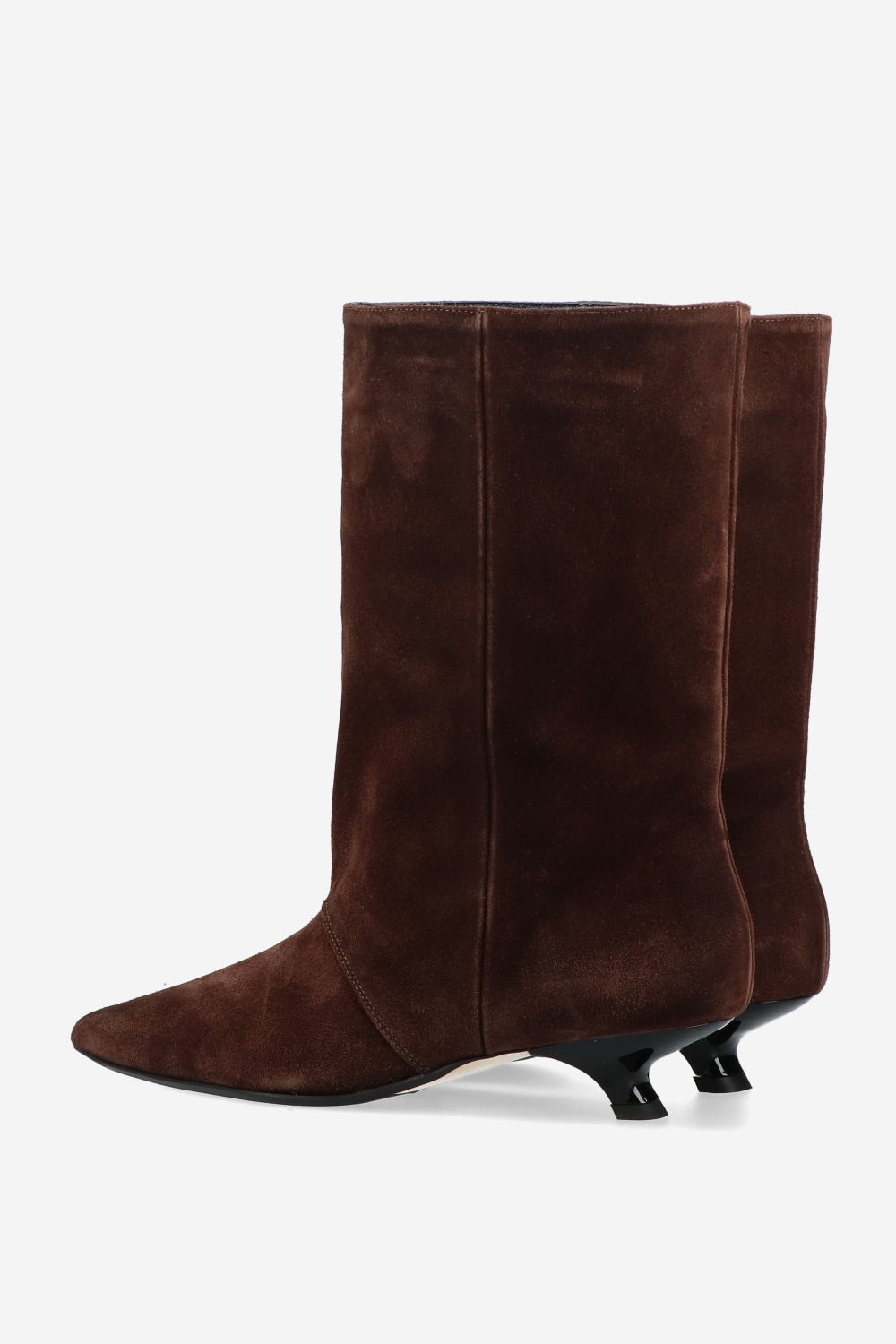 Unforgettable suede boots